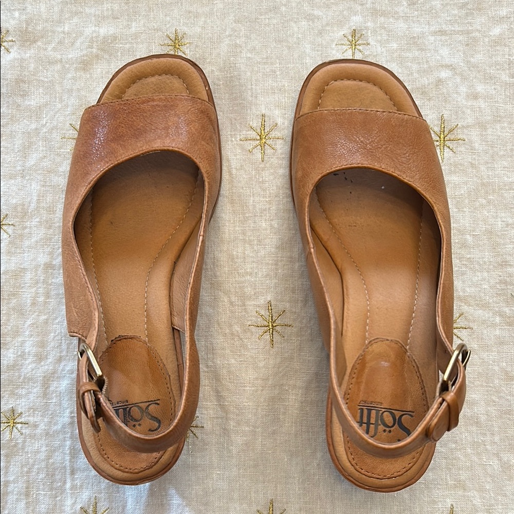 Sofft Tan Sandals with Ankle Strap and Cushioned Footbed